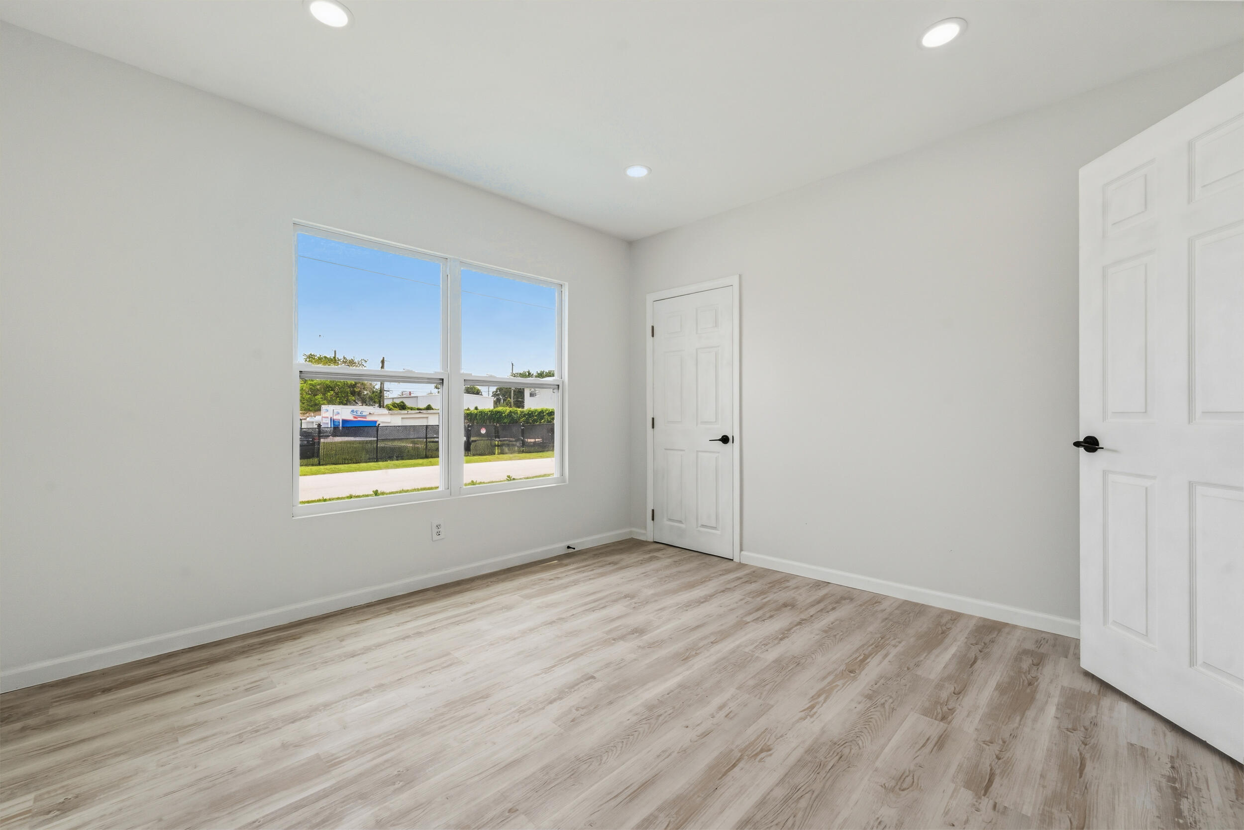 PALM LAKE PARK - Residential