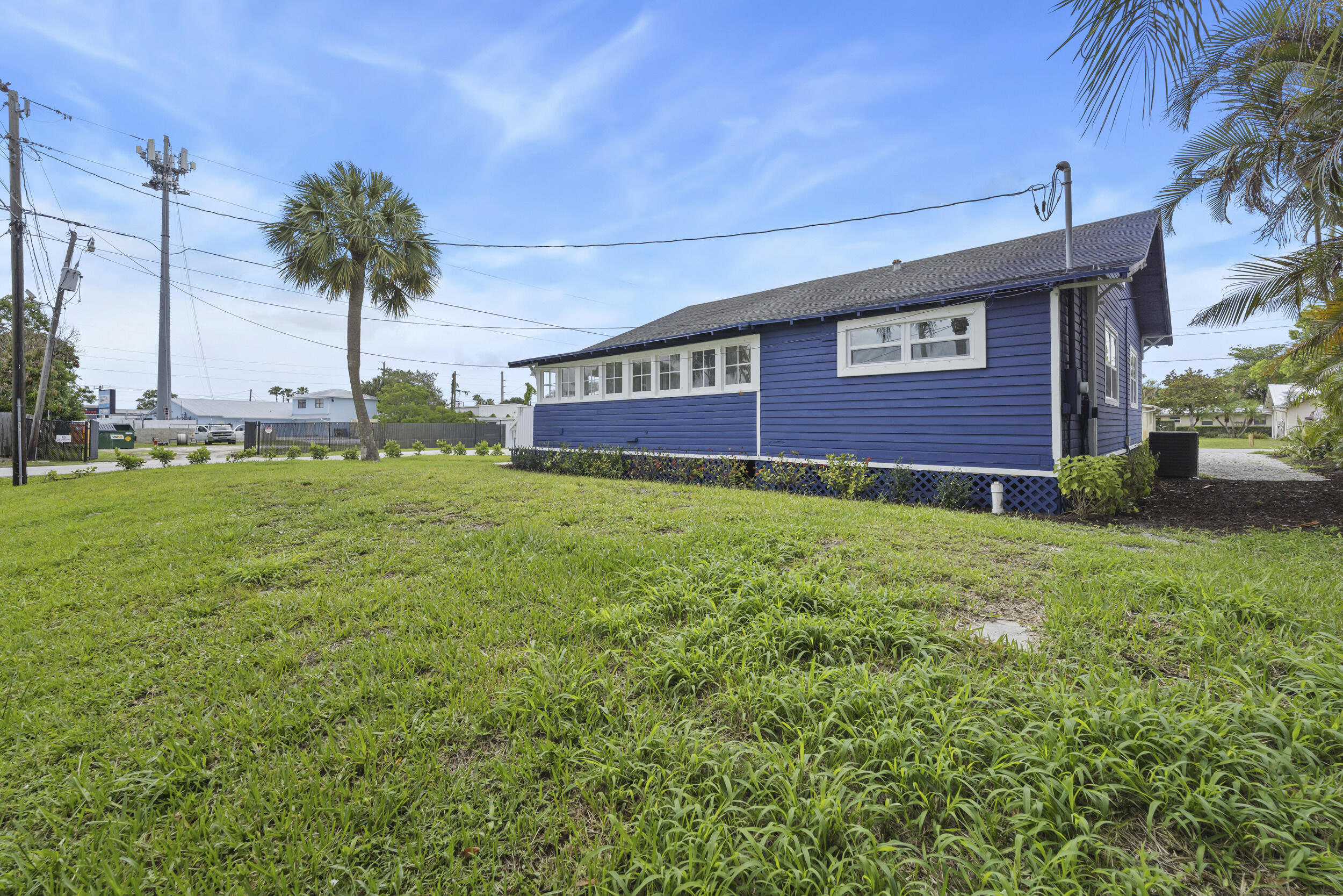 PALM LAKE PARK - Residential