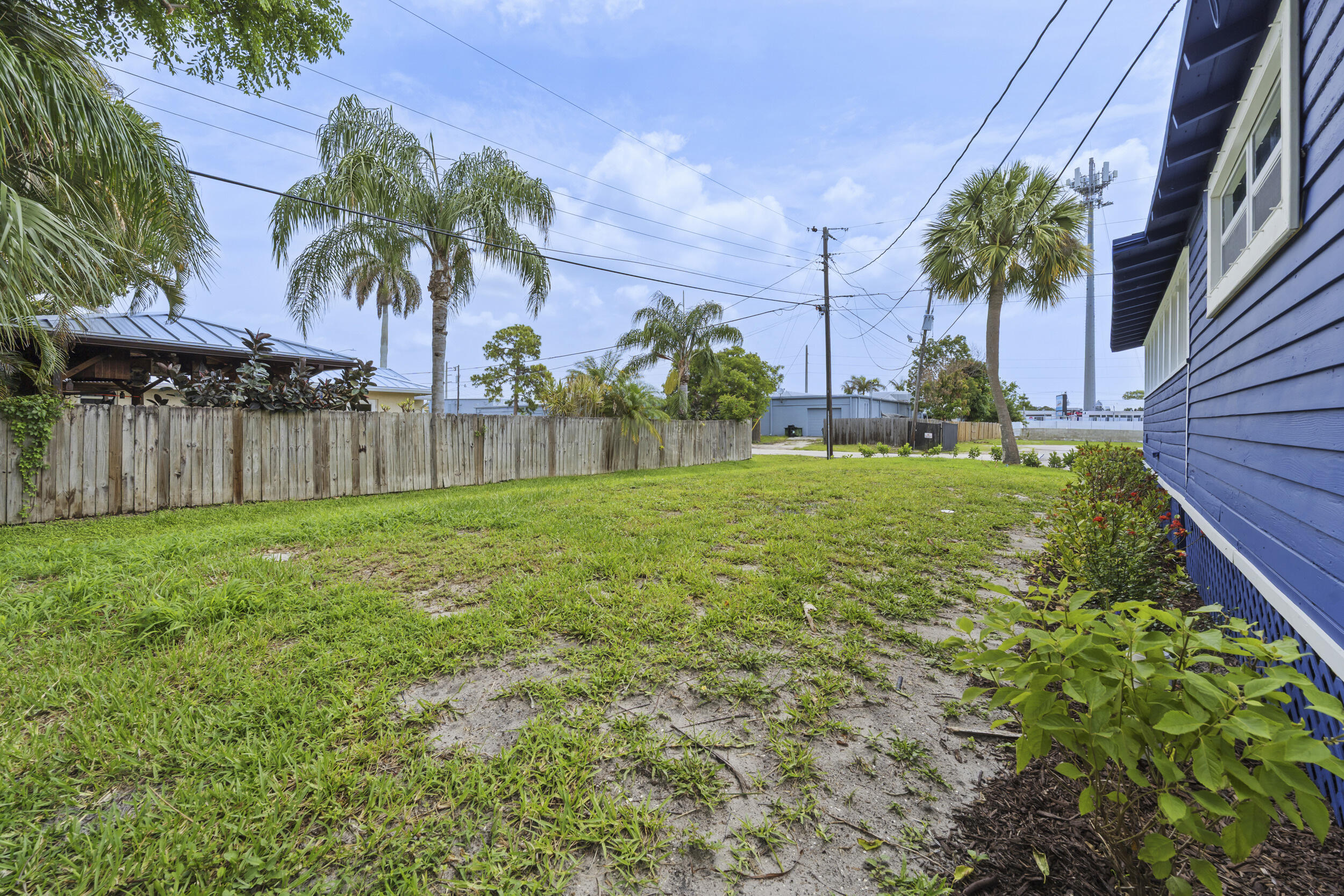 PALM LAKE PARK - Residential