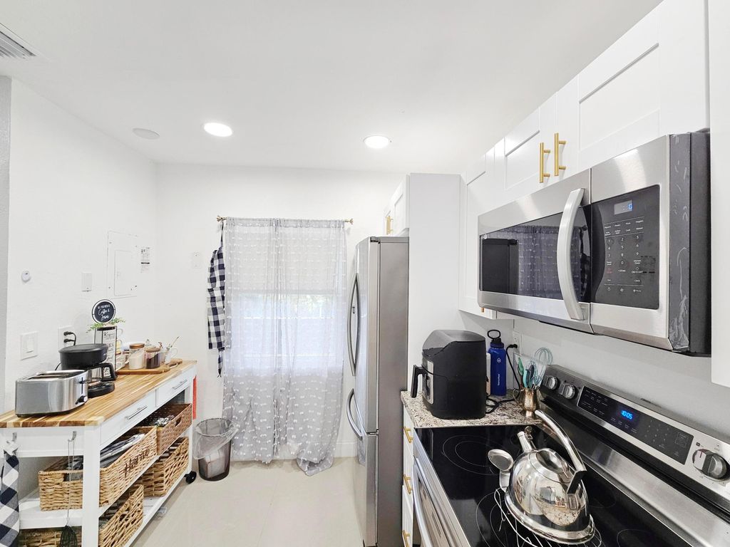 Photo of 7807 Golf Cir Circle #305, Margate, FL 33063 (MLS # B26001646)