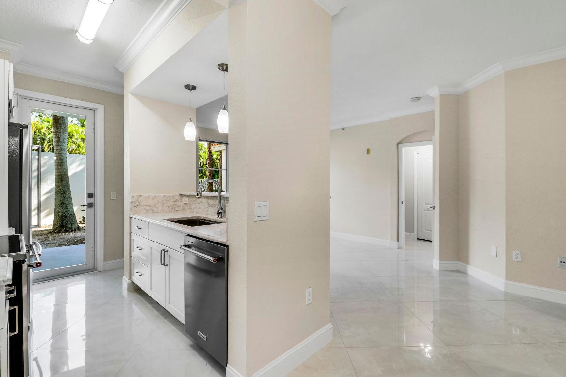 RESIDENCES AT LEGACY PLACE CONDO - Residential Lease