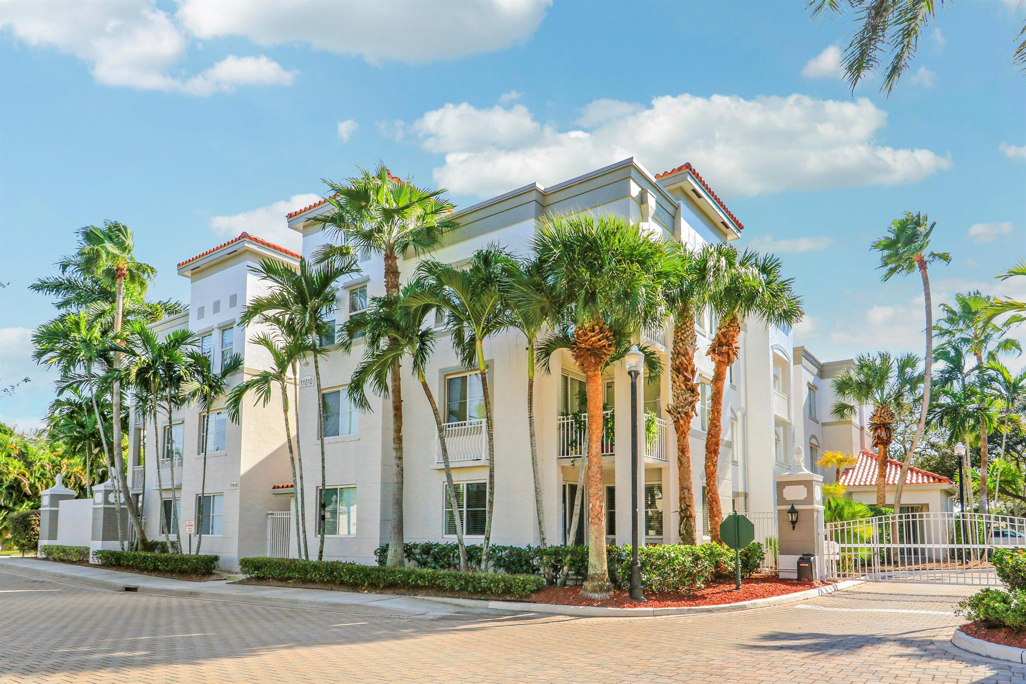 RESIDENCES AT LEGACY PLAC - Residential Lease