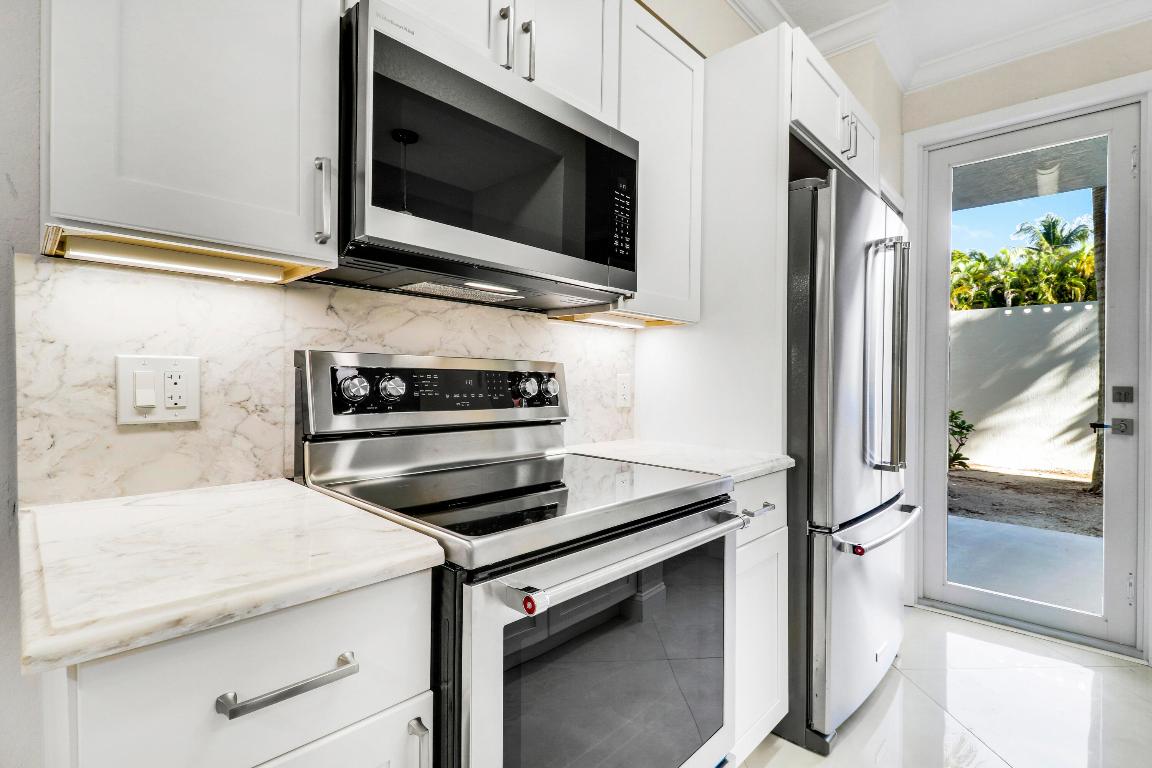 RESIDENCES AT LEGACY PLACE CONDO - Residential Lease