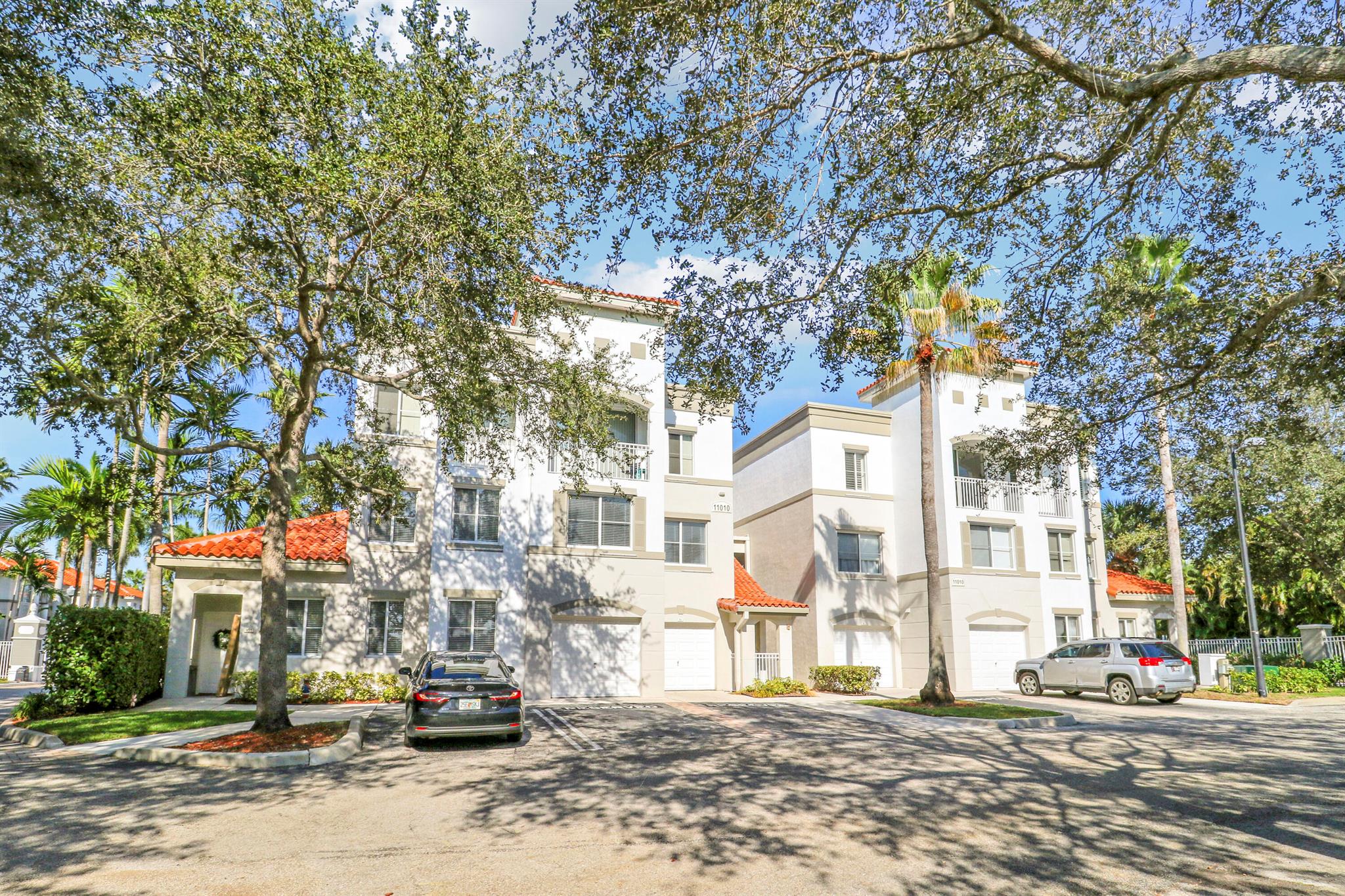 RESIDENCES AT LEGACY PLAC - Residential Lease