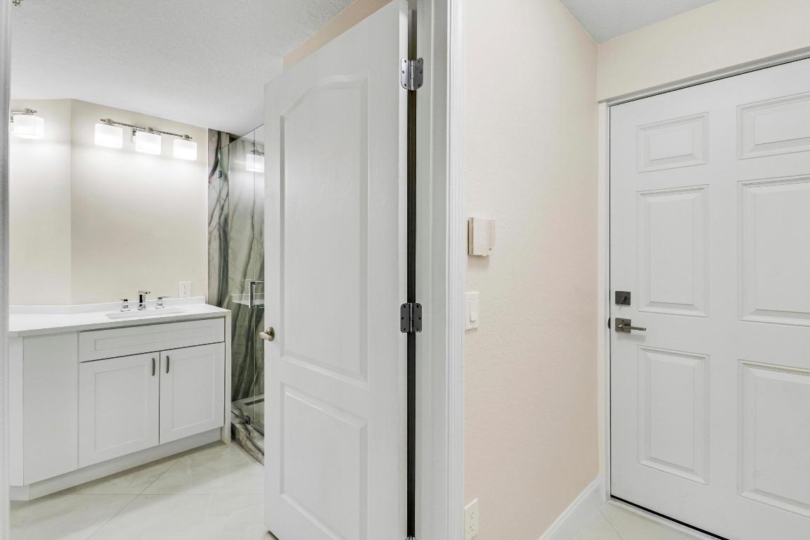 RESIDENCES AT LEGACY PLACE CONDO - Residential Lease