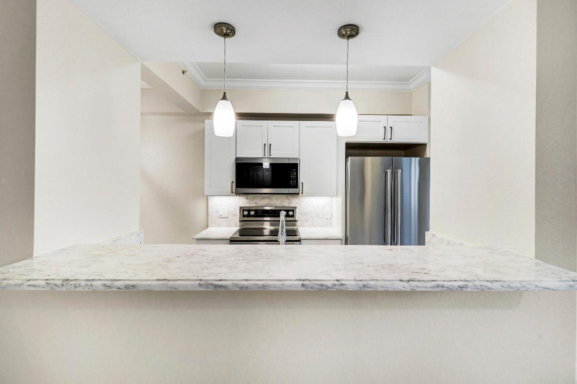 RESIDENCES AT LEGACY PLACE CONDO - Residential Lease