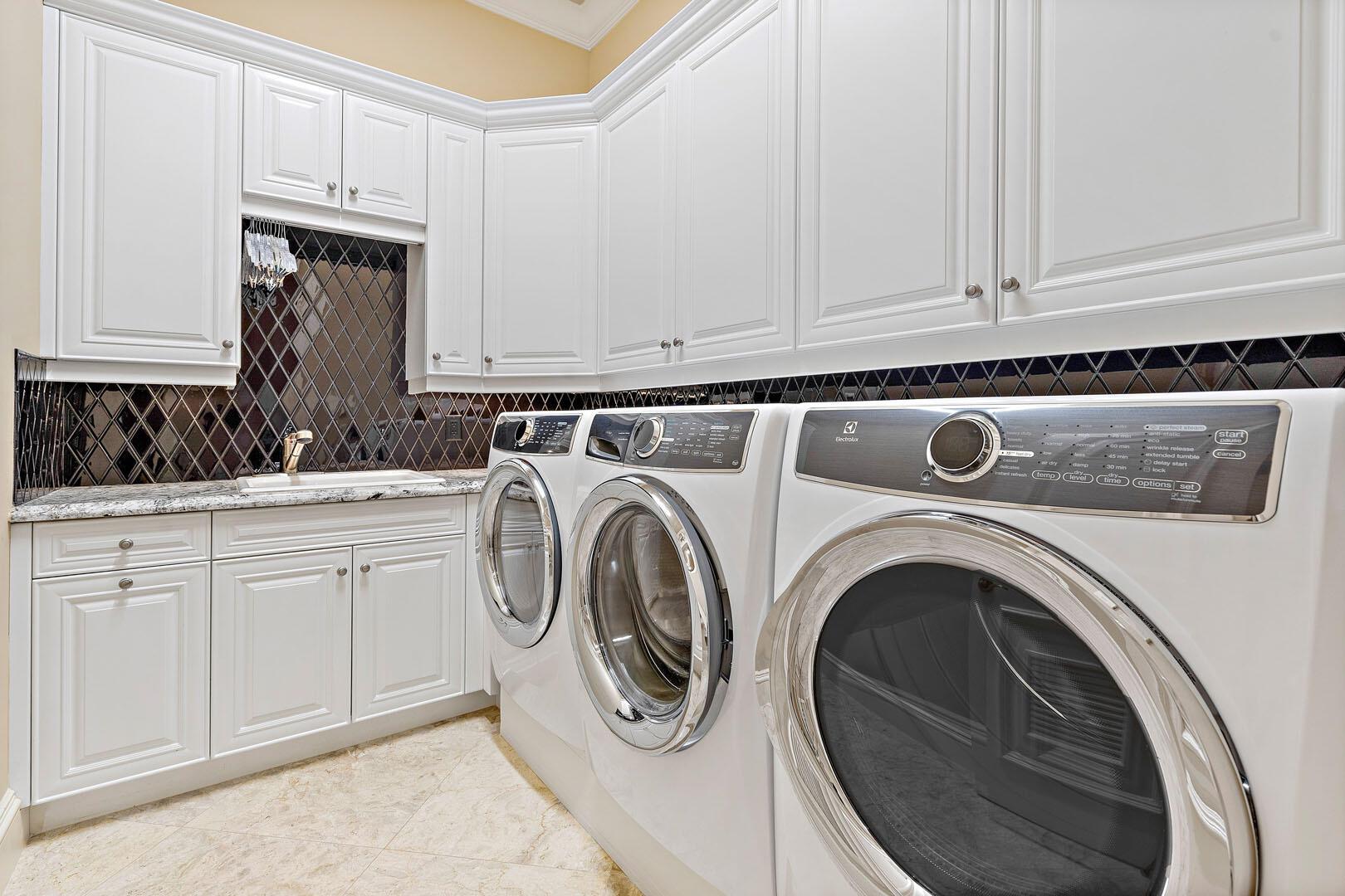 ROYAL PALM YACHT & COUNTR - Residential