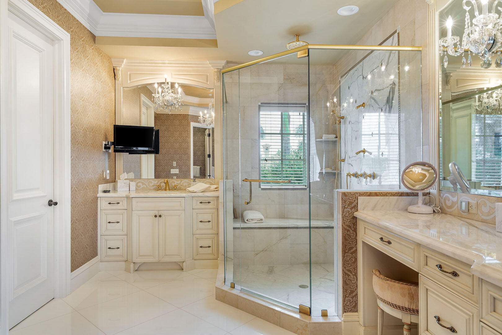 ROYAL PALM YACHT & COUNTRY CLUB - Residential