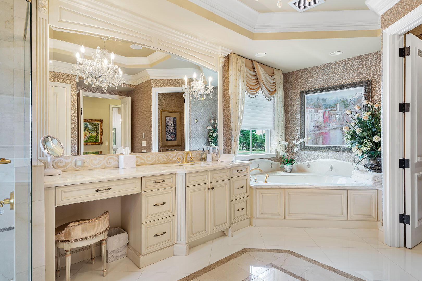 ROYAL PALM YACHT & COUNTRY CLUB - Residential