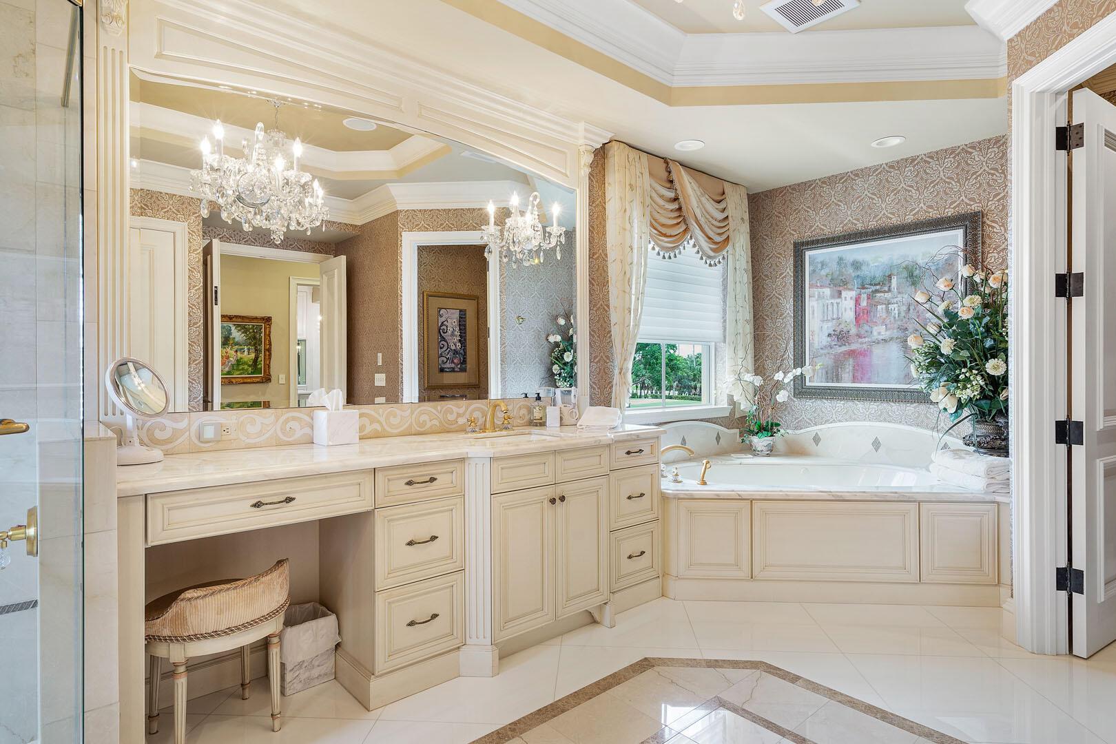 ROYAL PALM YACHT & COUNTR - Residential