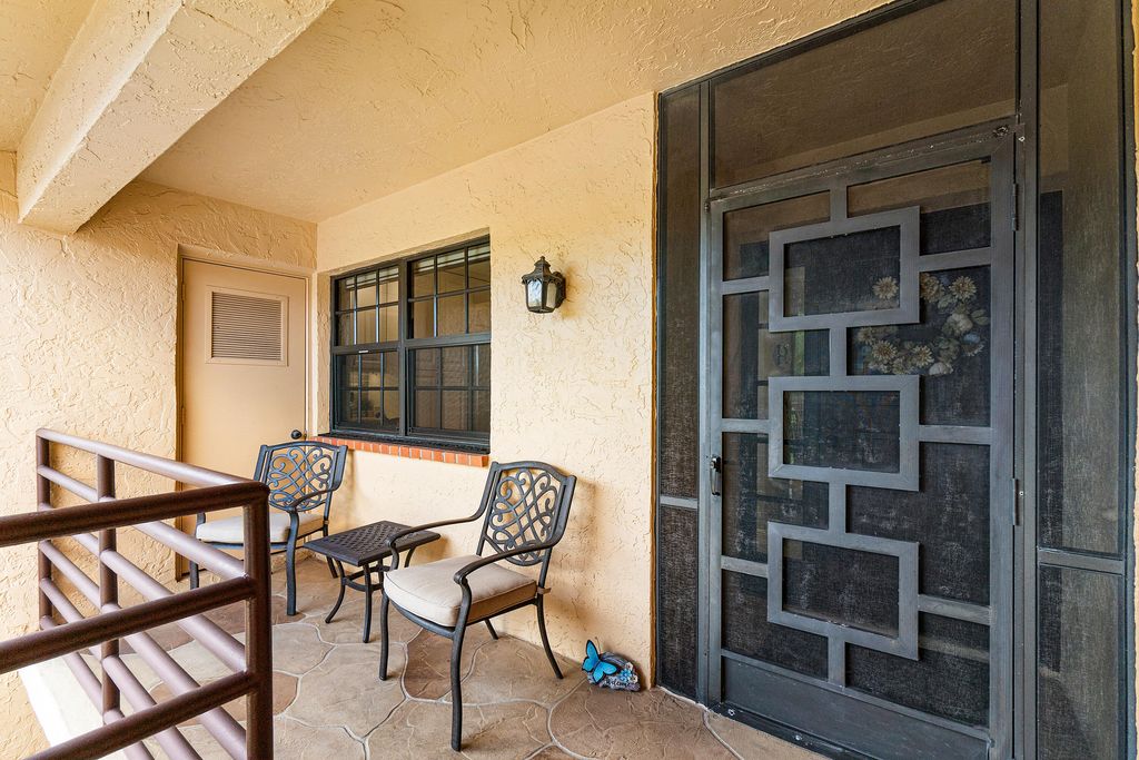 Photo of 6410 Aspen Glen Circle, Boynton Beach, FL 33437 (MLS # B26015295)