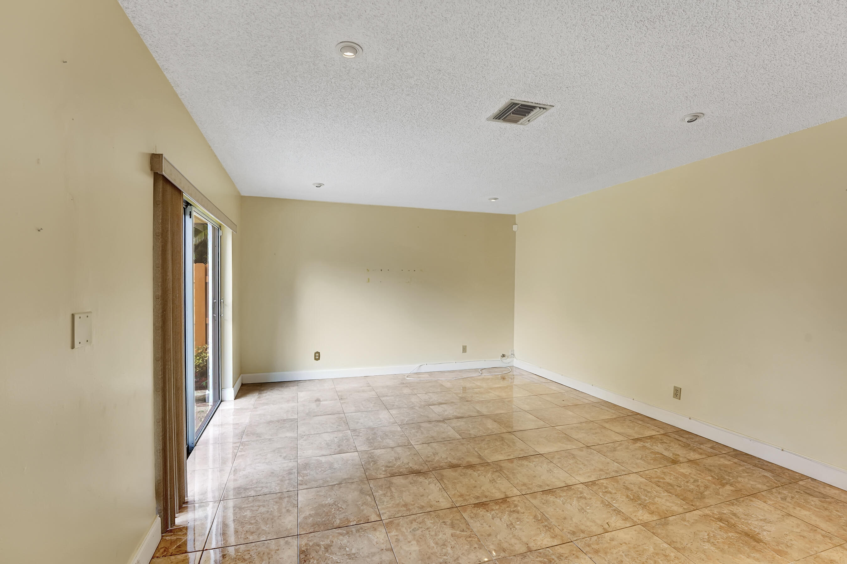 LOS MANGOS PATIO VILLAS AND TOWNHOMES - Residential Lease