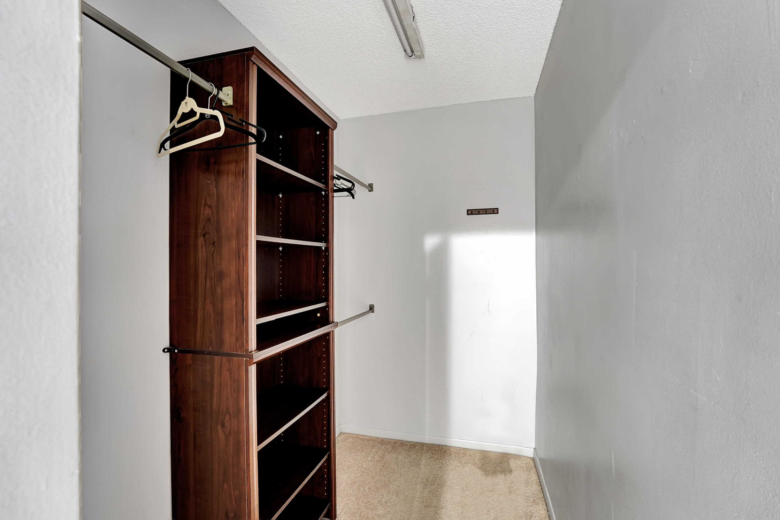 LOS MANGOS PATIO VILLAS AND TOWNHOMES - Residential Lease