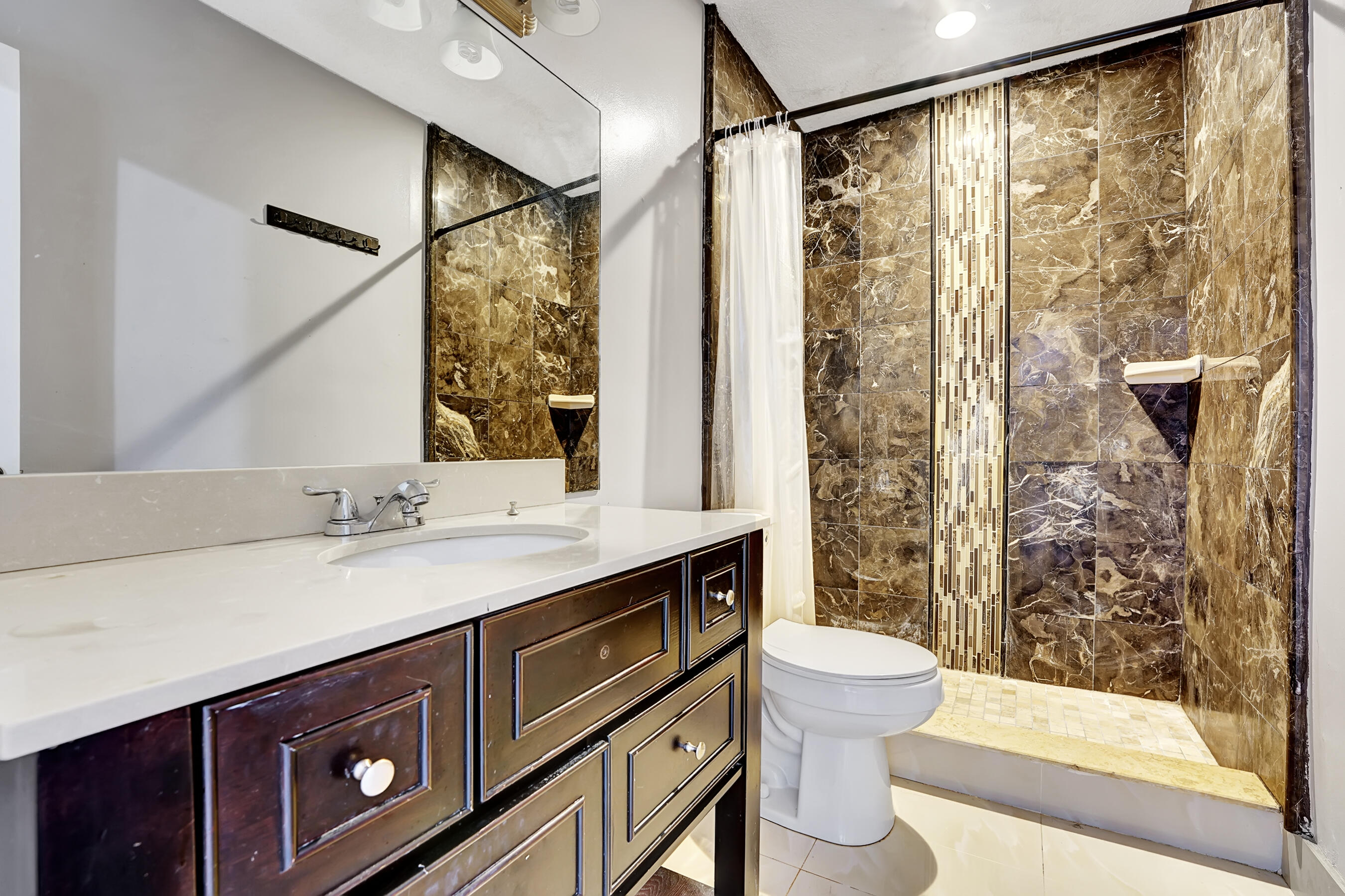 LOS MANGOS PATIO VILLAS AND TOWNHOMES - Residential Lease