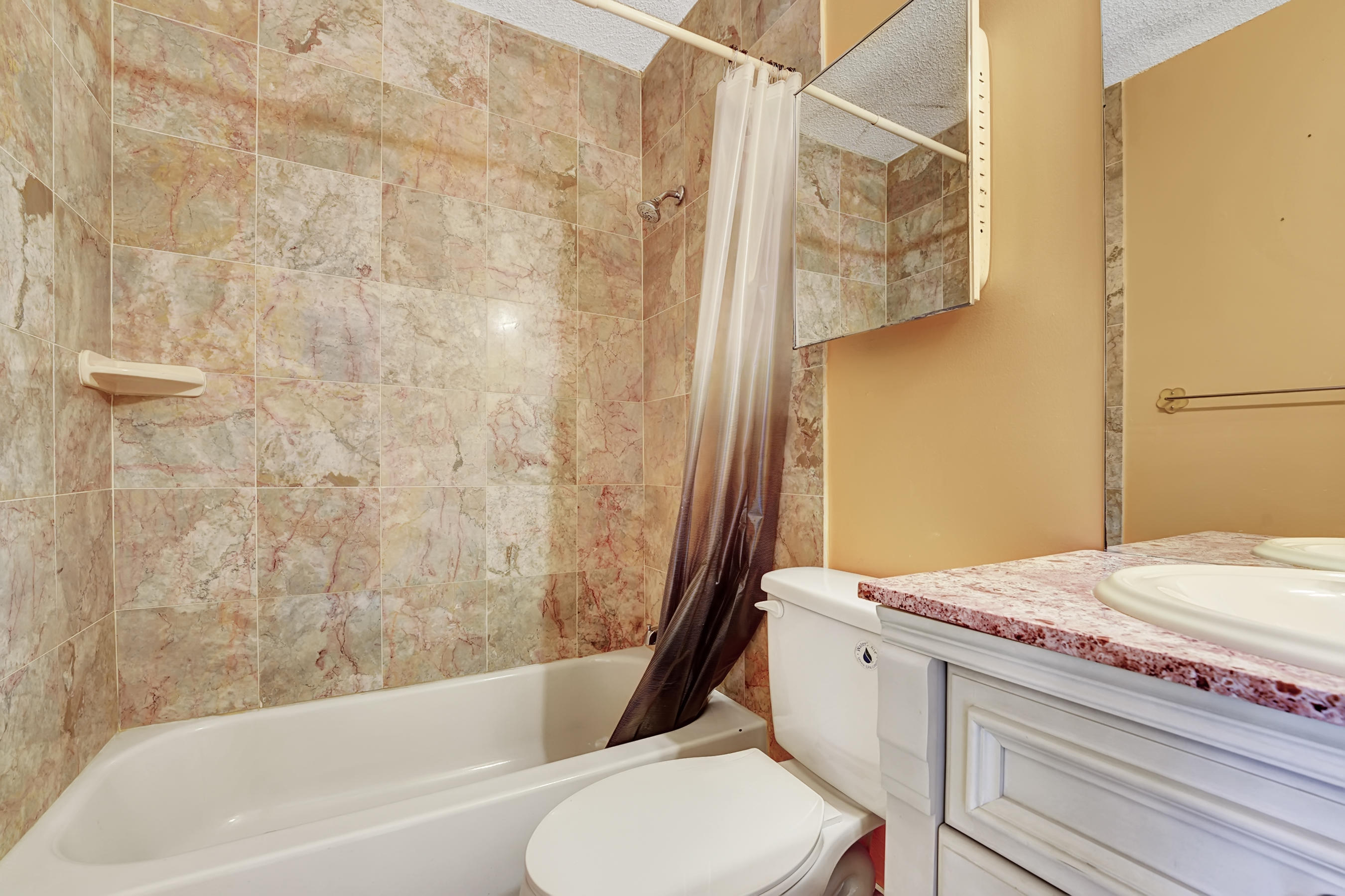 LOS MANGOS PATIO VILLAS AND TOWNHOMES - Residential Lease