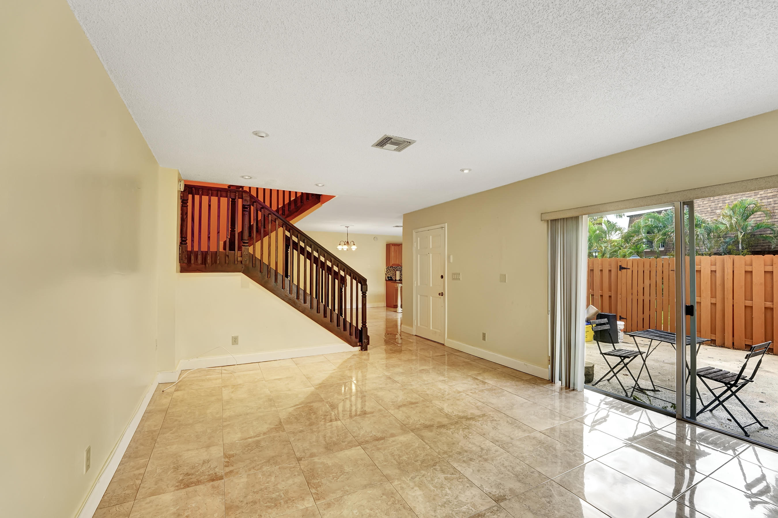 LOS MANGOS PATIO VILLAS AND TOWNHOMES - Residential Lease