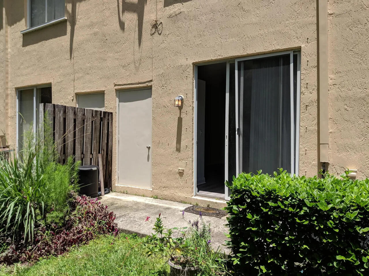 SAWGRASS EXCHANGE PLAT - Residential Lease