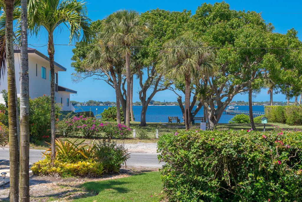 Photo of 818 SE Riverside Drive, Stuart, FL 34994 (MLS # R10995595)