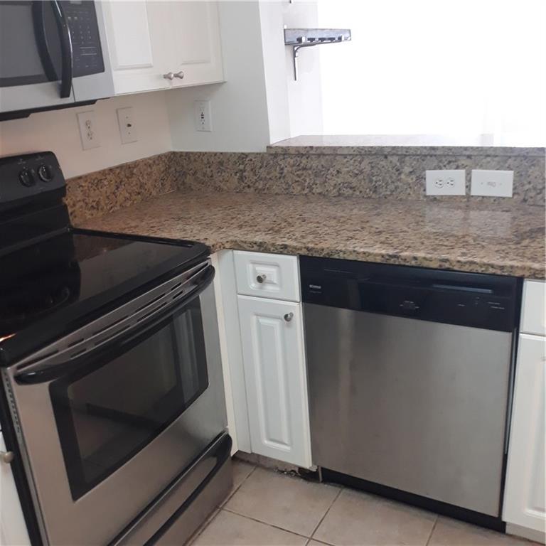 Las Olas By The River Con - Residential Lease