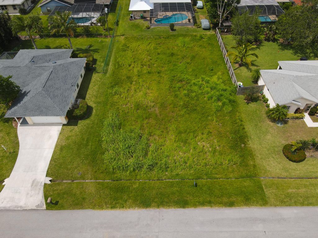 Photo of 1165 SE Mendoza Avenue, Port Saint Lucie, FL 34952 (MLS # R10863112)