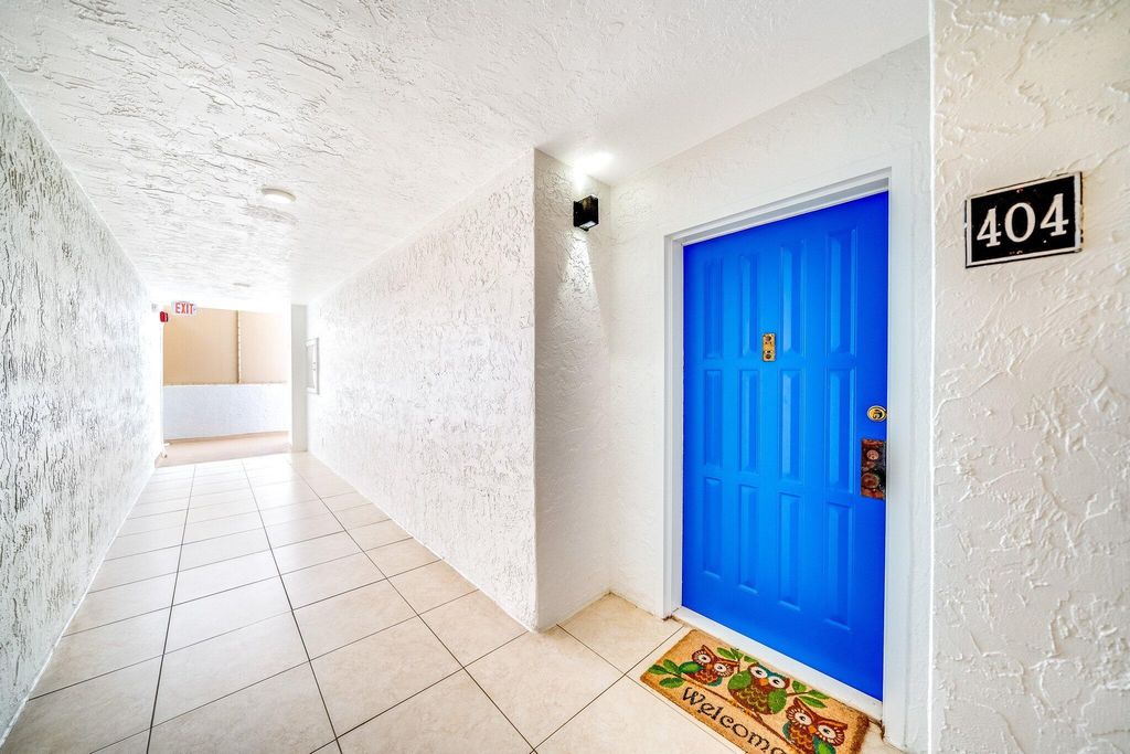 Photo of 330 SE 20th Avenue #404, Deerfield Beach, FL 33441 (MLS # R10992090)