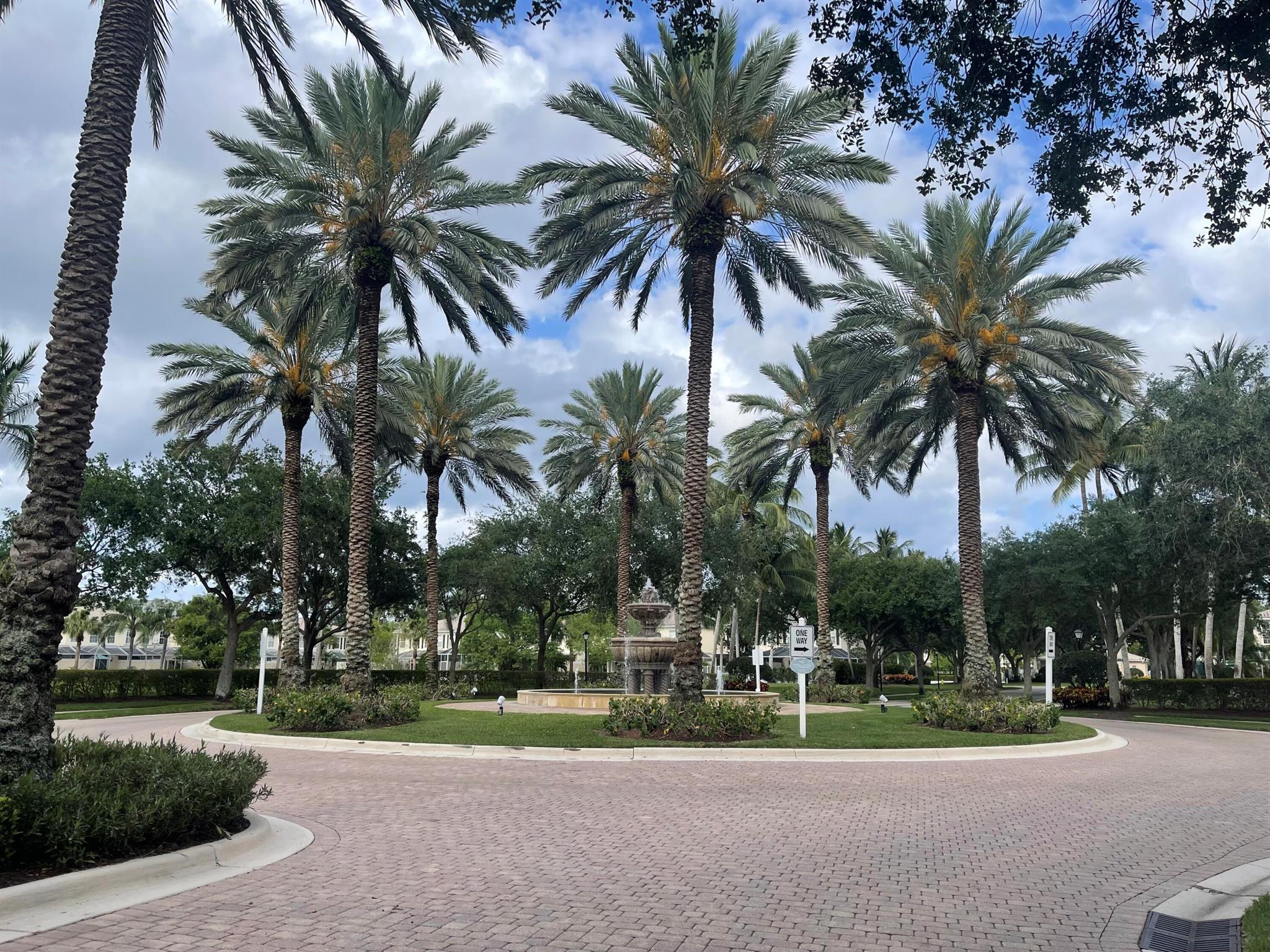 CATALINA LAKES - Residential