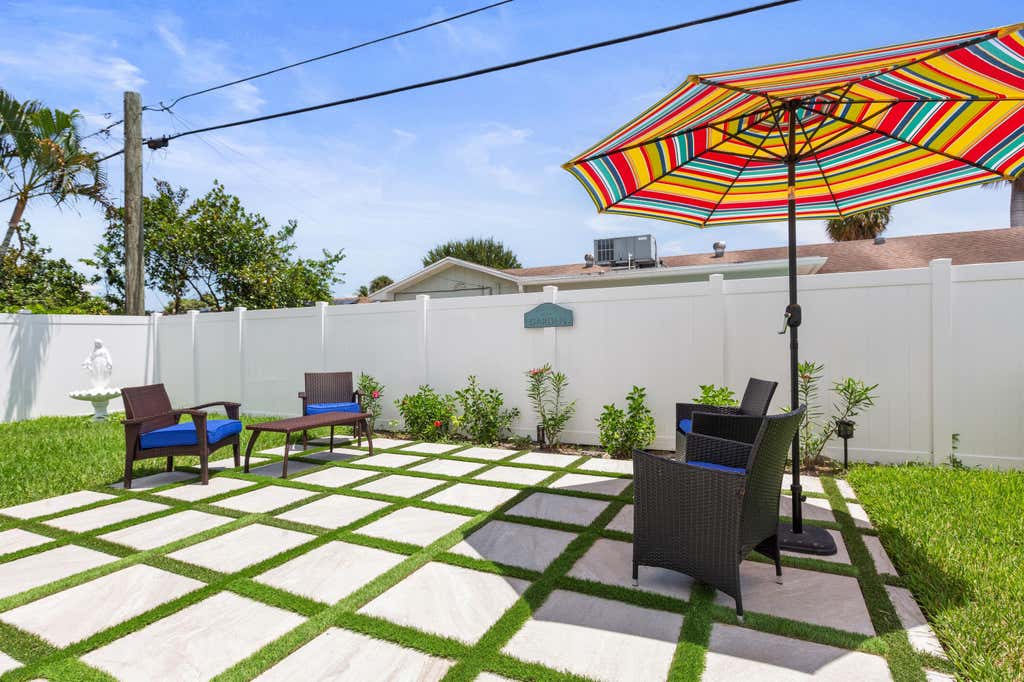 Photo of 10044 Dasheen Avenue, Palm Beach Gardens, FL 33410 (MLS # R11102699)