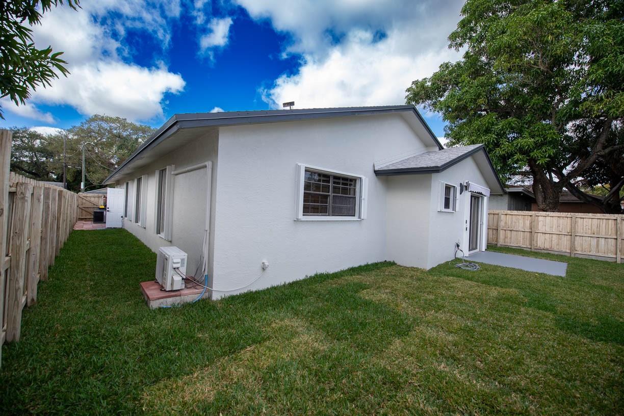 Town Of Modelo Dania B-49 - Residential