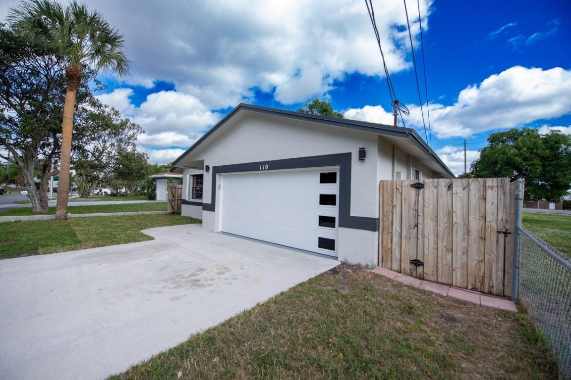 Town Of Modelo Dania B-49 - Residential