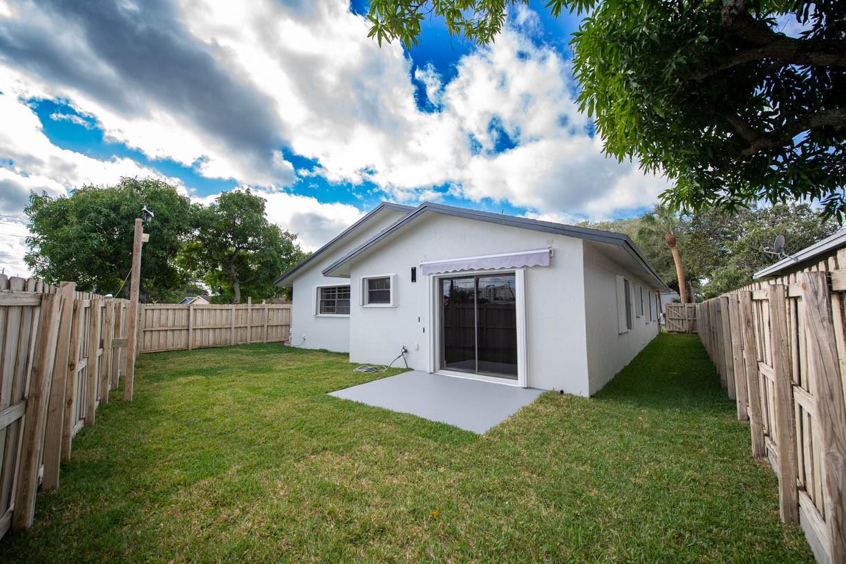 Town Of Modelo Dania B-49 - Residential