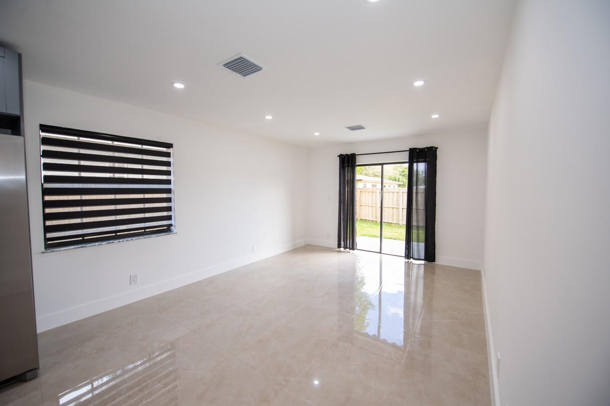 Town Of Modelo Dania B-49 - Residential