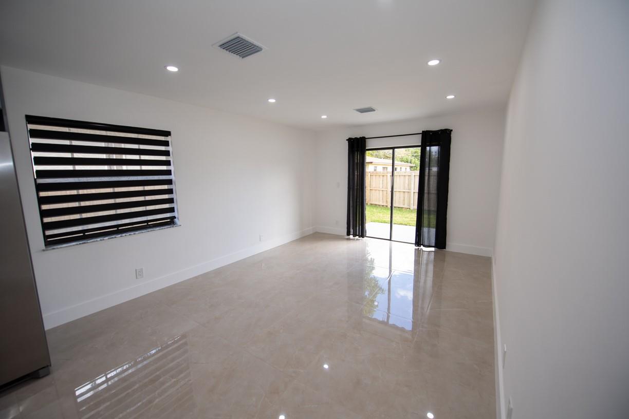 Town Of Modelo Dania B-49 - Residential