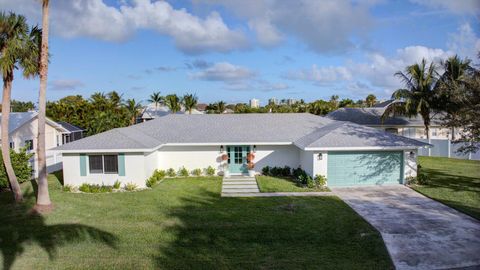 A home in Hutchinson Island