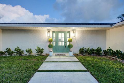 A home in Hutchinson Island