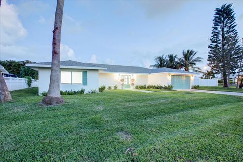 A home in Hutchinson Island