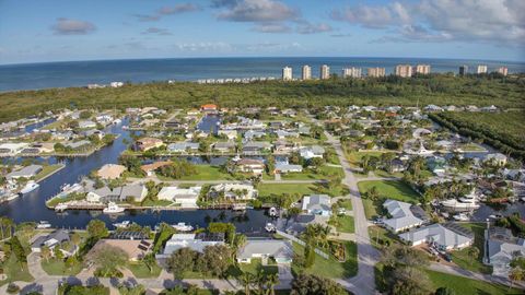 A home in Hutchinson Island