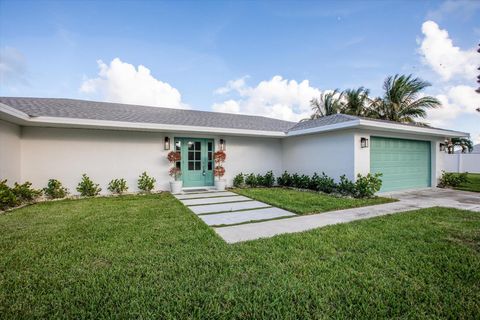 A home in Hutchinson Island