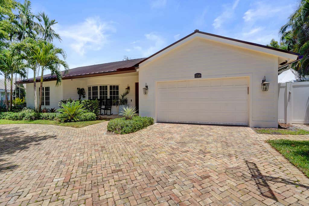 Photo of 2749 NE 35th Drive, Fort Lauderdale, FL 33308 (MLS # B26040428)