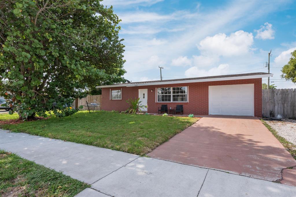 Photo of 1420 W Branch Street St, Lantana, FL 33462 (MLS # R10818642)