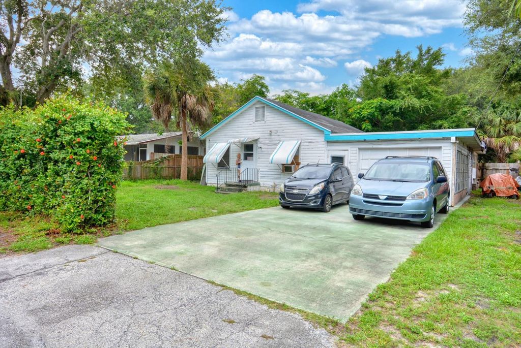 Photo of 704 SW Pine Avenue, Stuart, FL 34994 (MLS # F10454579)