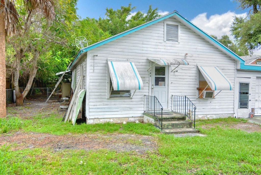 Photo of 704 SW Pine Avenue, Stuart, FL 34994 (MLS # F10454579)