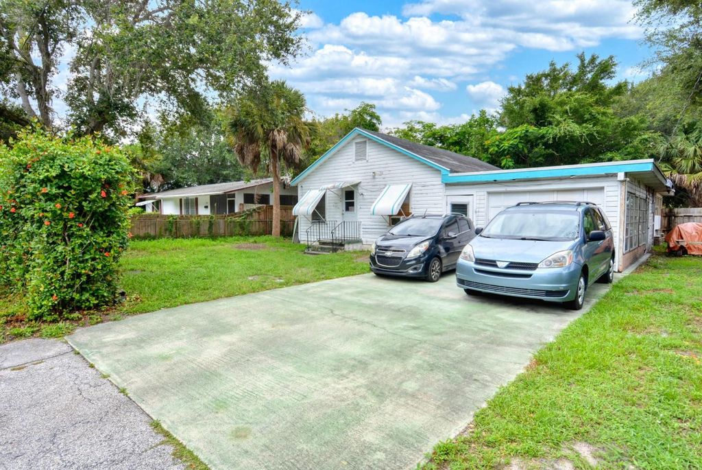 Photo of 704 SW Pine Avenue, Stuart, FL 34994 (MLS # F10454579)