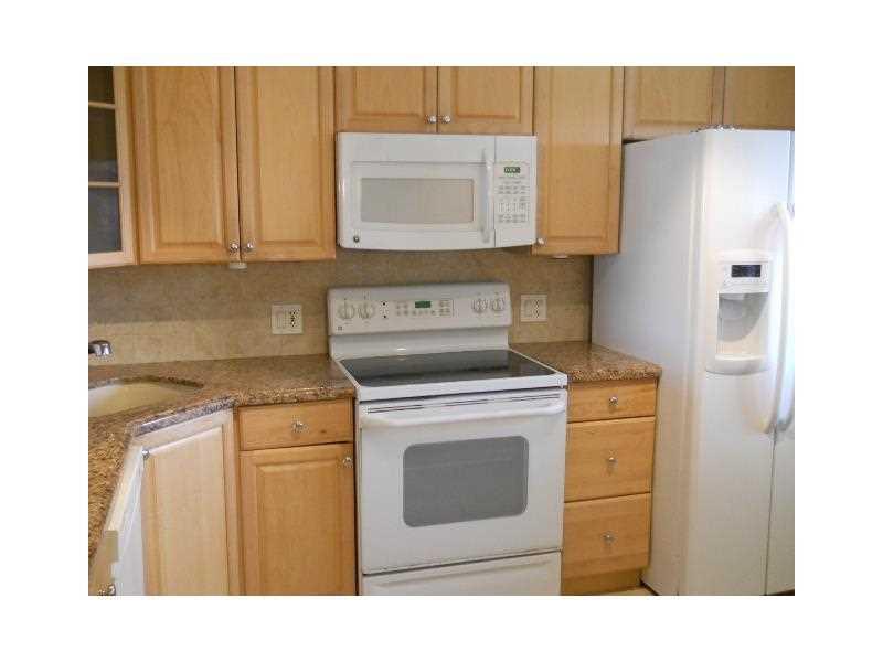 PALM-AIRE C C APTS 38 CON - Residential Lease