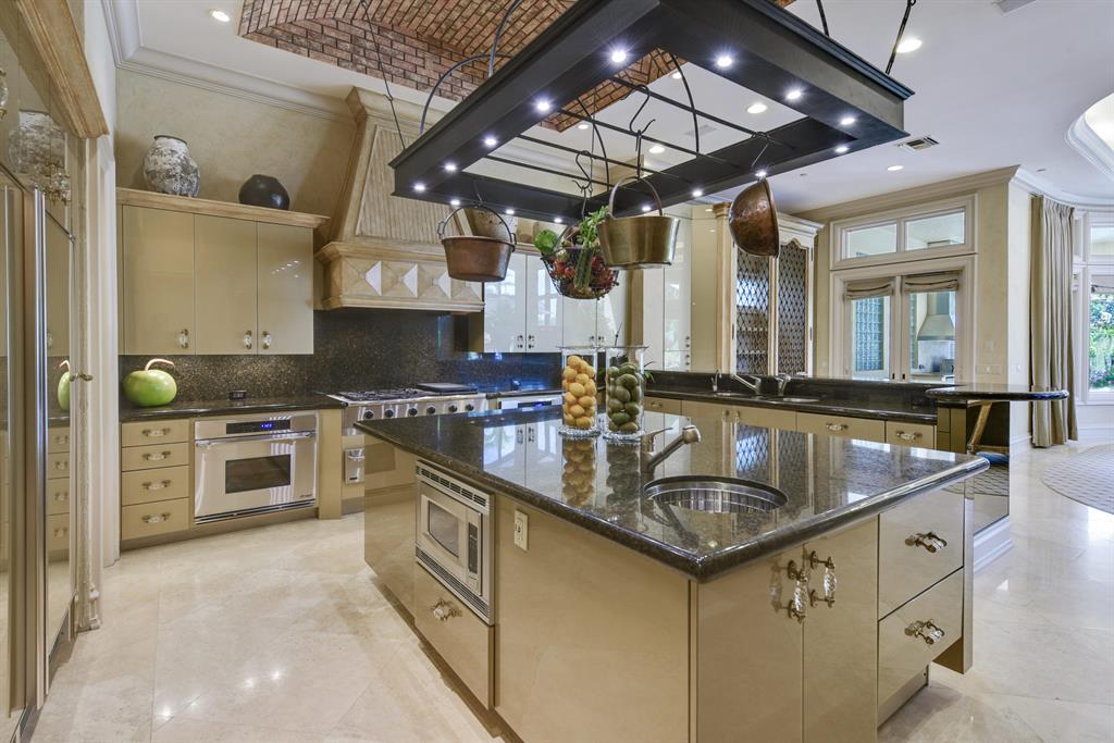 MIZNER LAKE ESTATES - Residential