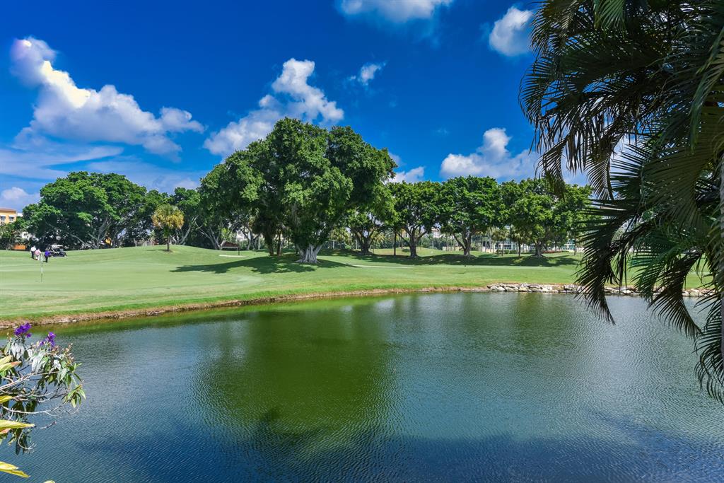 MIZNER LAKE ESTATES - Residential