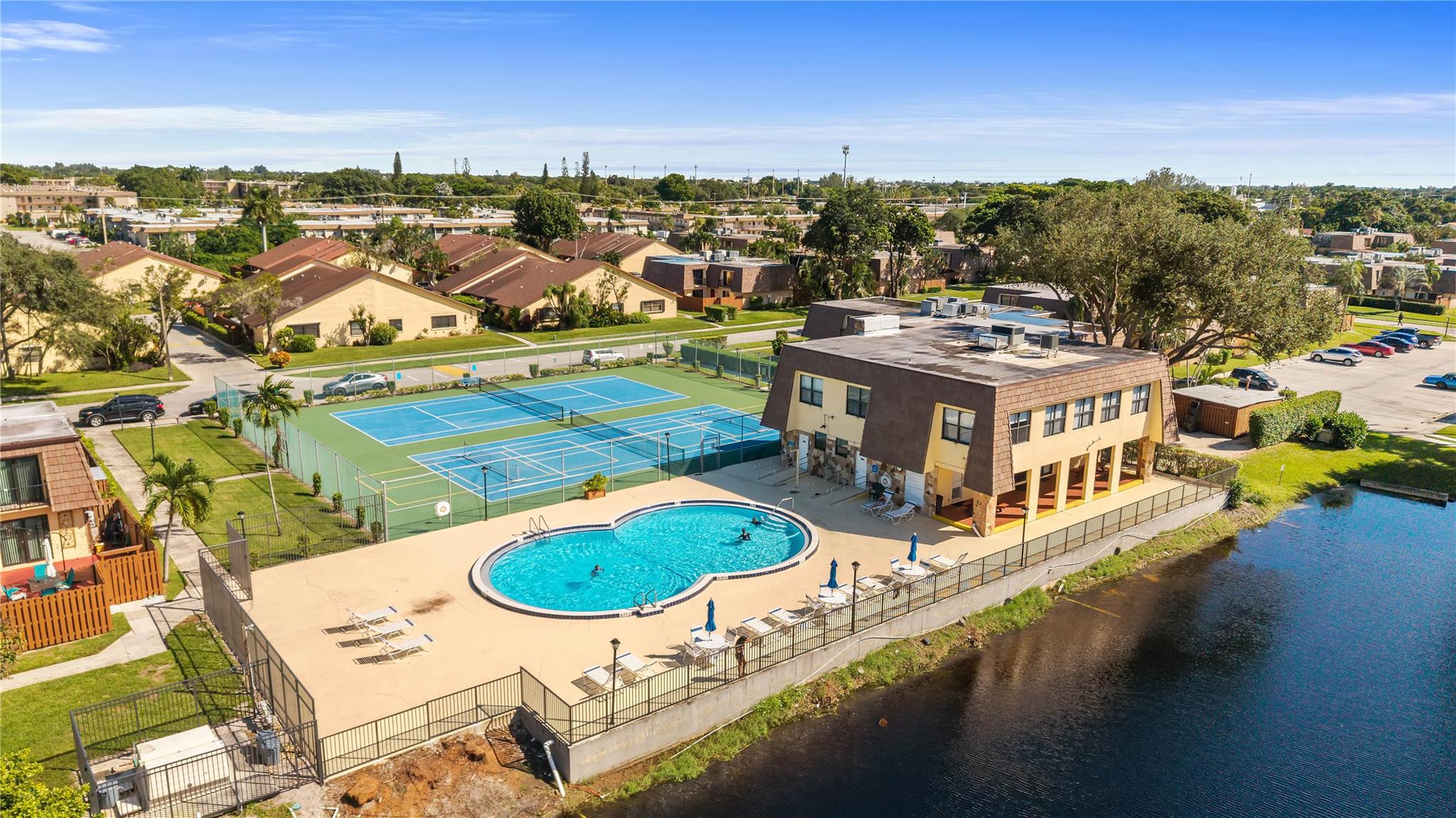 SPRINGDALE HOMES - Residential