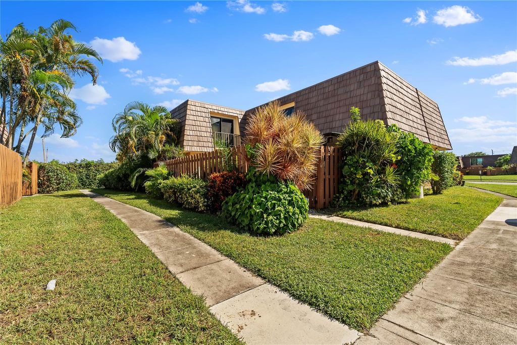 Photo of 581 Springdale Cir #58-A, Palm Springs, FL 33461 (MLS # F10530787)