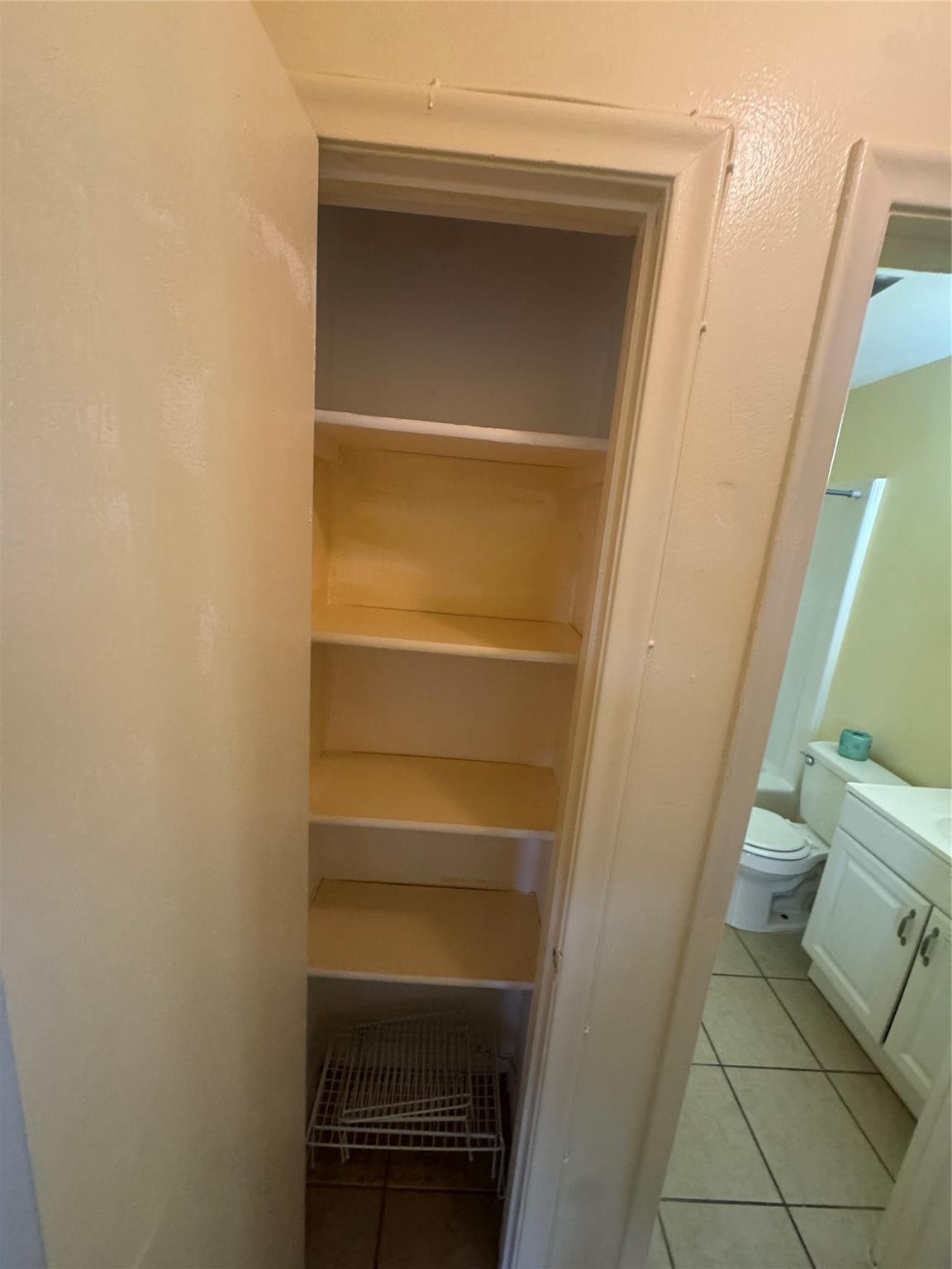 VILLAGE PARK AT OAKLAND C - Residential Lease