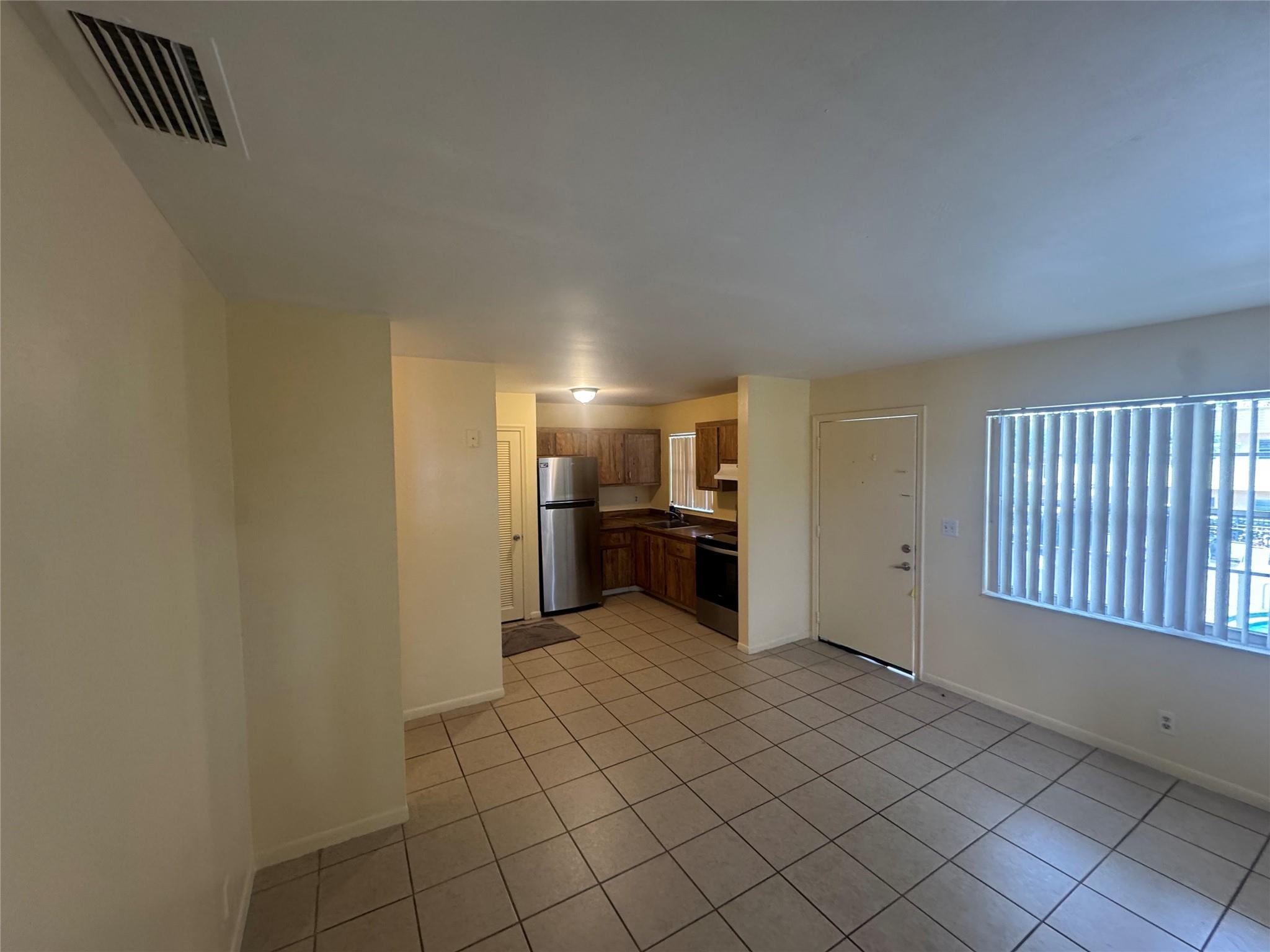 VILLAGE PARK AT OAKLAND C - Residential Lease