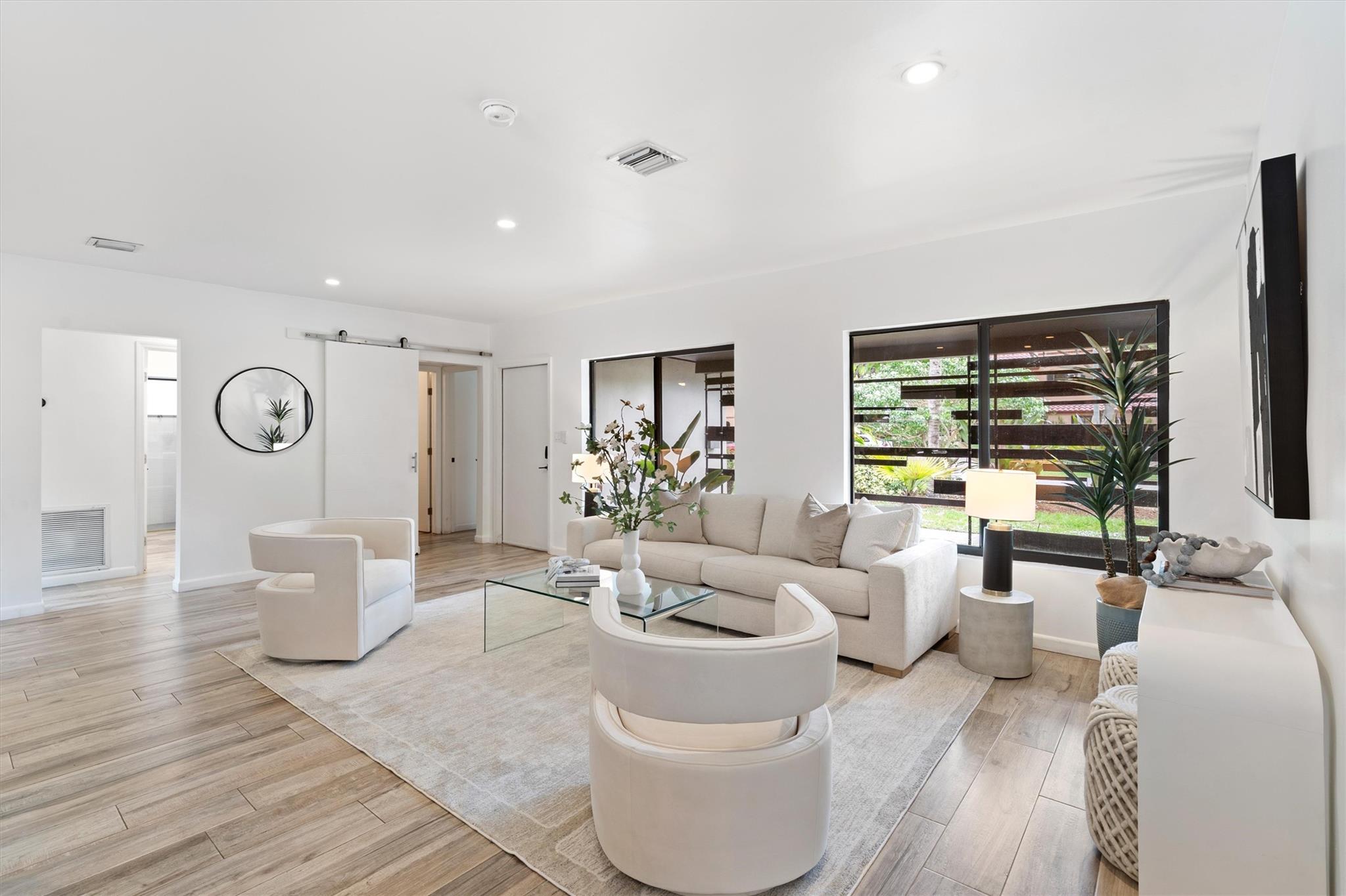 208 NE 16th Pl